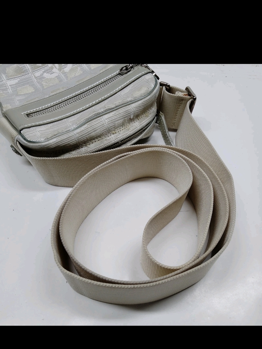 Authentic CHANEL Cream and White Crossbody Camera Bag with CC Charm - Picture 4 of 9